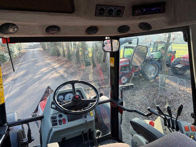 2011 massey ferguson 5455 dyna 4 vierwielaangedreven landbouwtractor - afbeelding 2 van  12