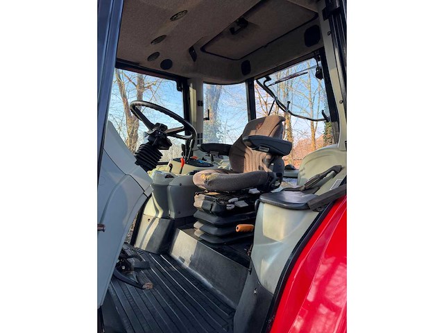 2011 massey ferguson 5455 dyna 4 vierwielaangedreven landbouwtractor - afbeelding 4 van  12