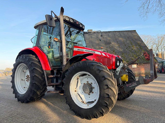 2011 massey ferguson 5455 dyna 4 vierwielaangedreven landbouwtractor - afbeelding 6 van  12