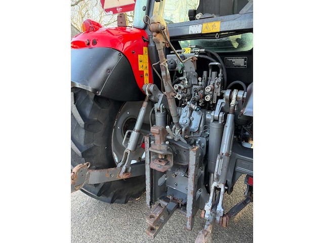 2011 massey ferguson 5455 dyna 4 vierwielaangedreven landbouwtractor - afbeelding 9 van  12