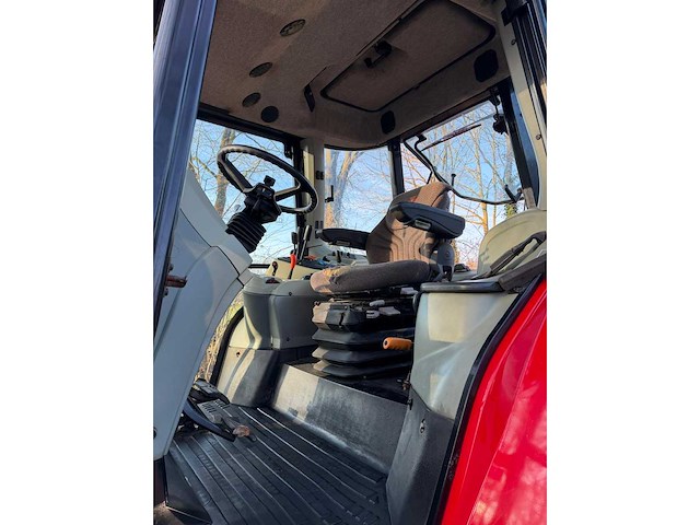 2011 massey ferguson 5455 dyna 4 vierwielaangedreven landbouwtractor - afbeelding 10 van  12