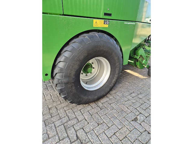 2011 mchale fusion 2 balenpers - afbeelding 1 van  9