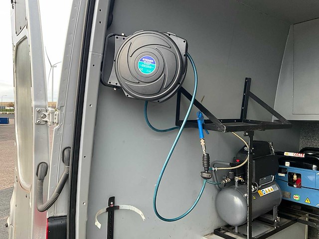 2011 mercedes-benz sprinter 318cdi motorcross camper - afbeelding 14 van  49