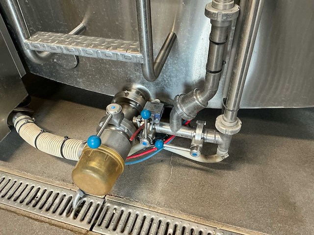 2011 mueller melk koeltank 33200ltr. - afbeelding 3 van  21