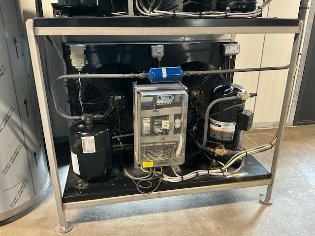 2011 mueller melk koeltank 33200ltr. - afbeelding 6 van  21