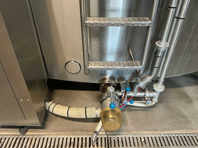 2011 mueller melk koeltank 33200ltr. - afbeelding 15 van  21