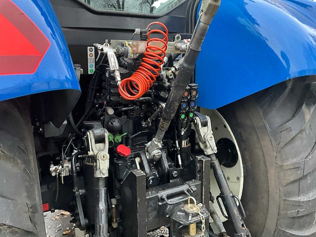 2011 new holland t6020 elite vierwielaangedreven landbouwtractor - afbeelding 2 van  34