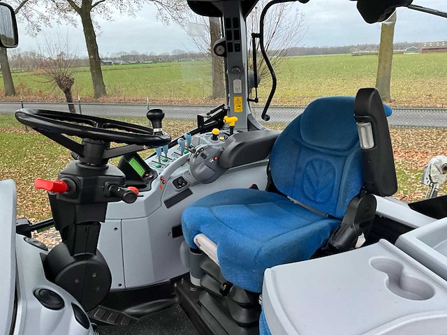 2011 new holland t6020 elite vierwielaangedreven landbouwtractor - afbeelding 8 van  34