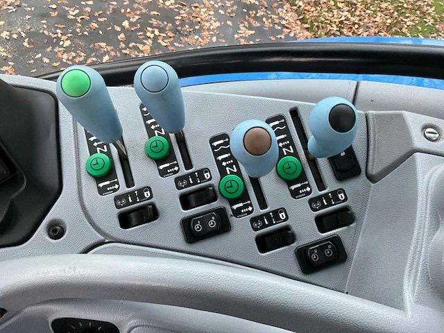 2011 new holland t6020 elite vierwielaangedreven landbouwtractor - afbeelding 10 van  34