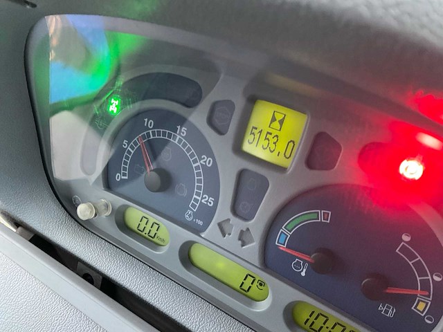 2011 new holland t6020 elite vierwielaangedreven landbouwtractor - afbeelding 15 van  34