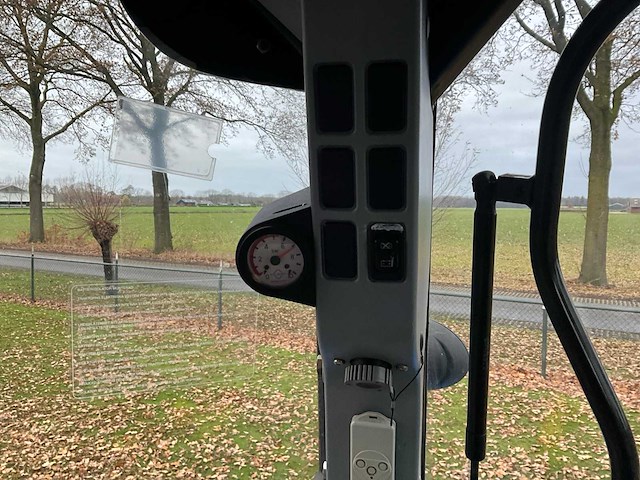 2011 new holland t6020 elite vierwielaangedreven landbouwtractor - afbeelding 19 van  34