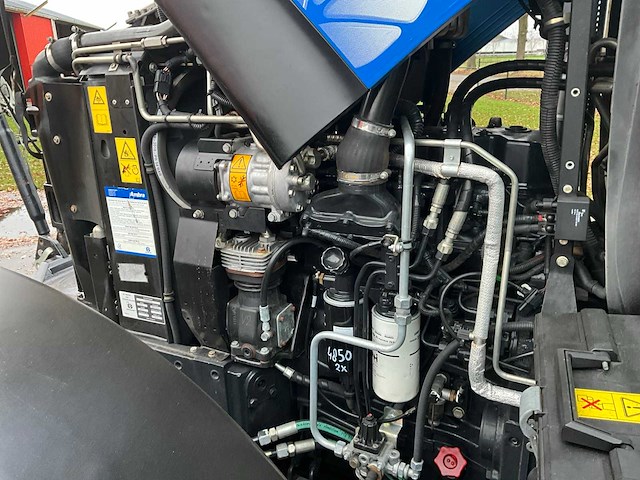 2011 new holland t6020 elite vierwielaangedreven landbouwtractor - afbeelding 25 van  34