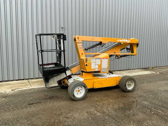 2011 niftylift hr12 ne elektrische knikarmhoogwerker – 12,2 m - afbeelding 1 van  16
