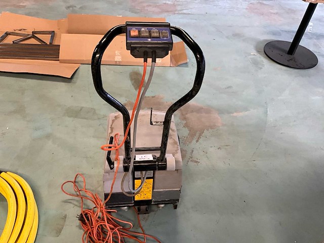 2011 nilfisk ca340 schrobzuigmachine - afbeelding 6 van  11