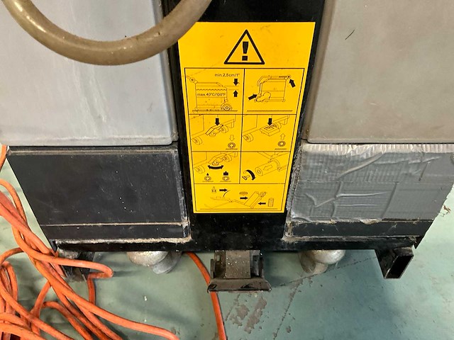 2011 nilfisk ca340 schrobzuigmachine - afbeelding 9 van  11