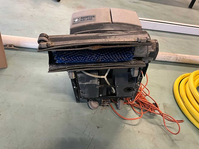 2011 nilfisk ca340 schrobzuigmachine - afbeelding 10 van  11