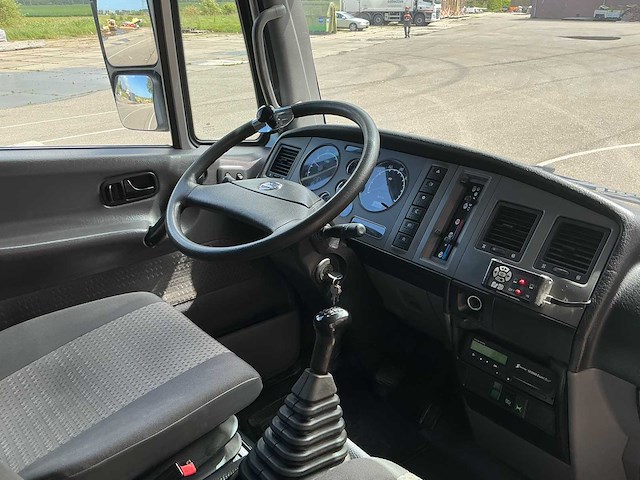 2011 nissan atleon vrachtwagen - afbeelding 10 van  49