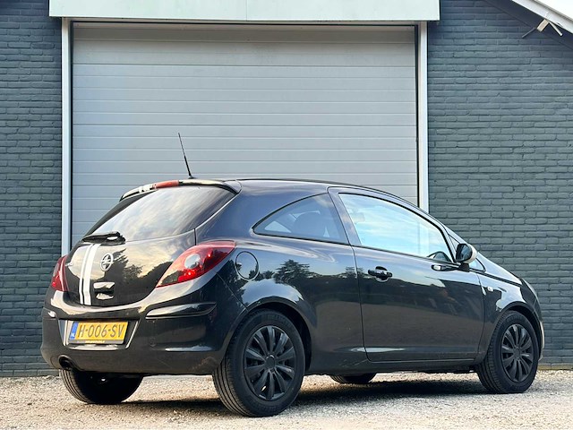2011 opel corsa 1.4-16v airco - navi personenauto - afbeelding 2 van  2