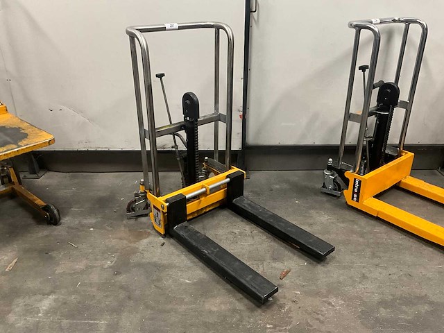 2011 pj4085 stapelaar - afbeelding 1 van  5