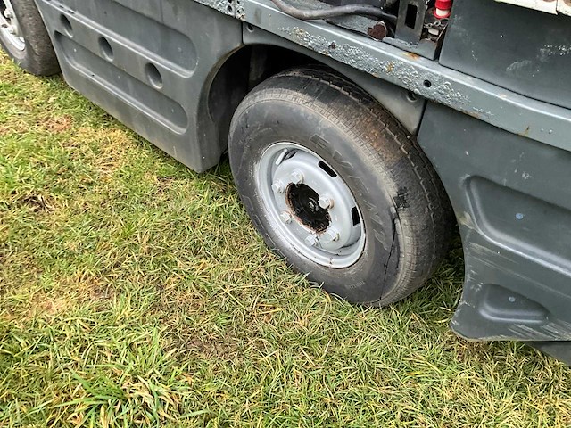 2011 schmidt swingo 200+ straatveegmachine - afbeelding 18 van  25