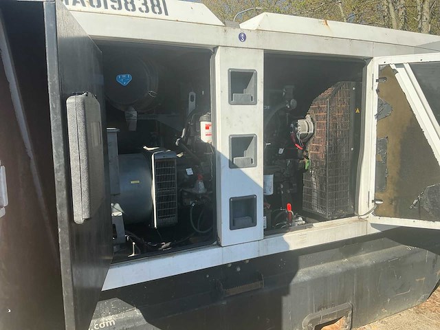 2011 sdmo r165 noodstroomaggregaat - afbeelding 2 van  13