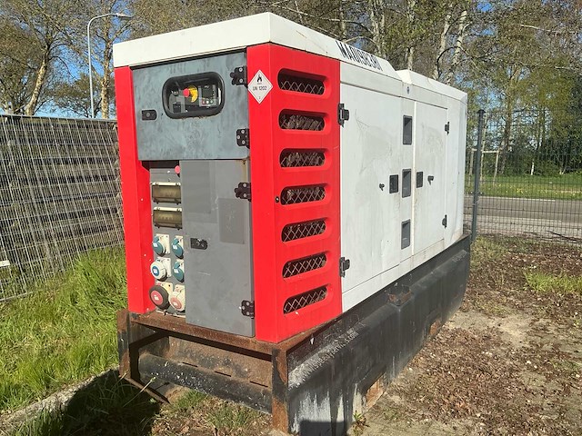 2011 sdmo r165 noodstroomaggregaat - afbeelding 1 van  13