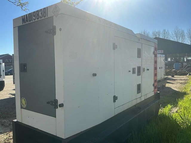 2011 sdmo r165 noodstroomaggregaat - afbeelding 11 van  13