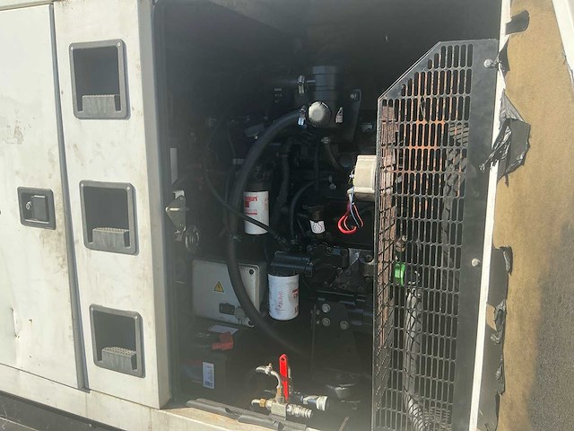 2011 sdmo r165 noodstroomaggregaat - afbeelding 12 van  13