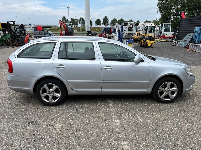 2011 skoda octavia combi 1.2 tsi elegance bns personenauto 92-pkj-8 - afbeelding 31 van  34