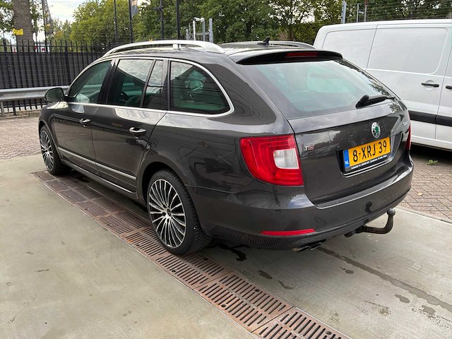 2011 skoda superb combi 2.0 tsi elegance bns personenauto - afbeelding 22 van  26