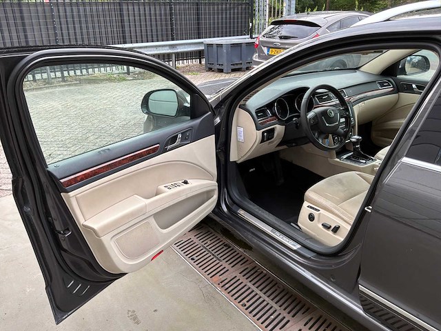2011 skoda superb combi 2.0 tsi elegance bns personenauto - afbeelding 23 van  26