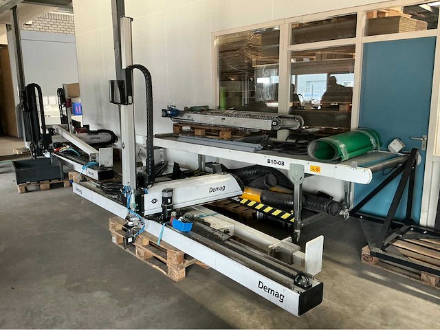 2011 sumitomo demag intelect 280/685-1700 spuitgietmachine met demag dr831-robot - afbeelding 17 van  34