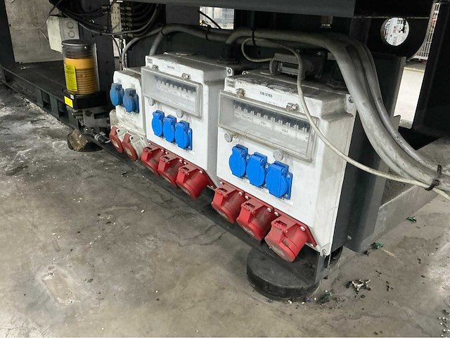 2011 sumitomo demag intelect 280/685-1700 spuitgietmachine met demag dr831-robot - afbeelding 29 van  34