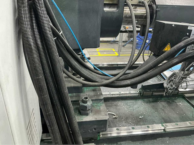 2011 sumitomo demag intelect 280/685-1700 spuitgietmachine met demag dr831-robot - afbeelding 31 van  34