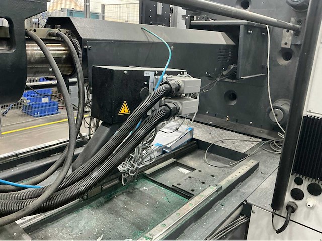 2011 sumitomo demag intelect 280/685-1700 spuitgietmachine met demag dr831-robot - afbeelding 32 van  34
