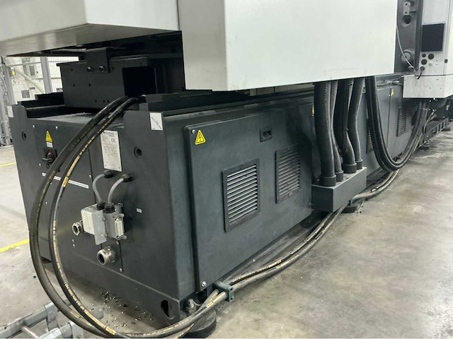 2011 sumitomo demag intelect 280/685-1700 spuitgietmachine met demag dr831-robot - afbeelding 34 van  34