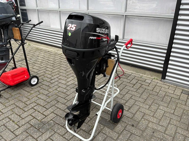 2011 suzuki df25 buitenboordmotor - afbeelding 1 van  8