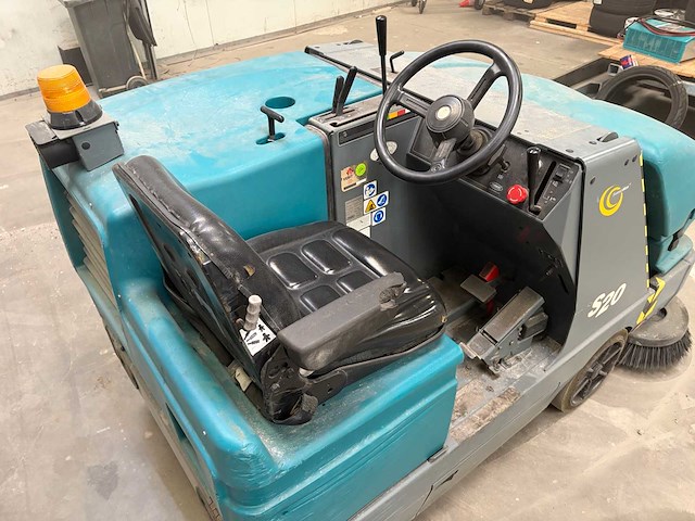 2011 tennant s20 industriële opzit-veeg-/zuigmachine - afbeelding 3 van  45