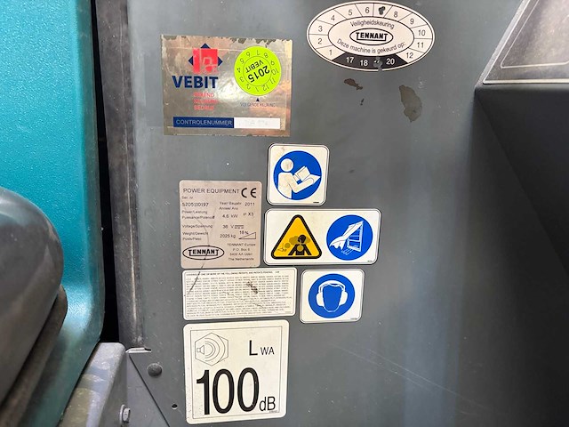 2011 tennant s20 industriële opzit-veeg-/zuigmachine - afbeelding 15 van  45