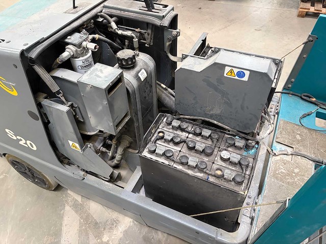2011 tennant s20 industriële opzit-veeg-/zuigmachine - afbeelding 17 van  45