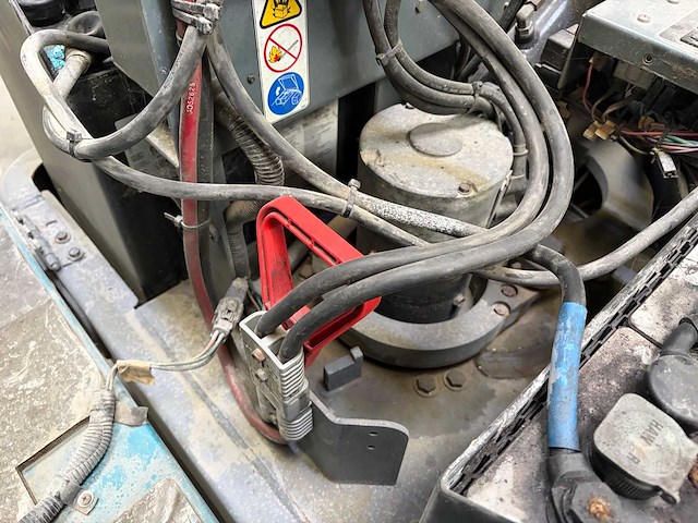 2011 tennant s20 industriële opzit-veeg-/zuigmachine - afbeelding 22 van  45