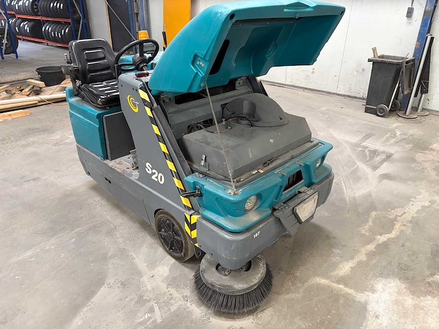 2011 tennant s20 industriële opzit-veeg-/zuigmachine - afbeelding 32 van  45