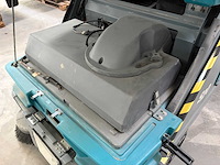 2011 tennant s20 industriële opzit-veeg-/zuigmachine - afbeelding 33 van  45
