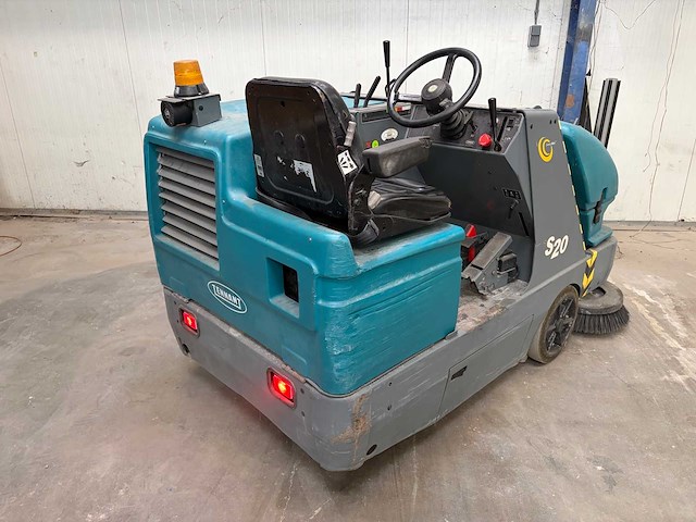 2011 tennant s20 industriële opzit-veeg-/zuigmachine - afbeelding 31 van  45
