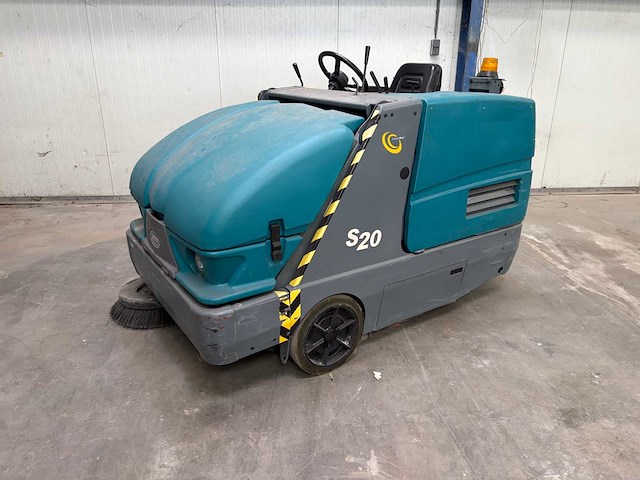 2011 tennant s20 industriële opzit-veeg-/zuigmachine - afbeelding 1 van  55