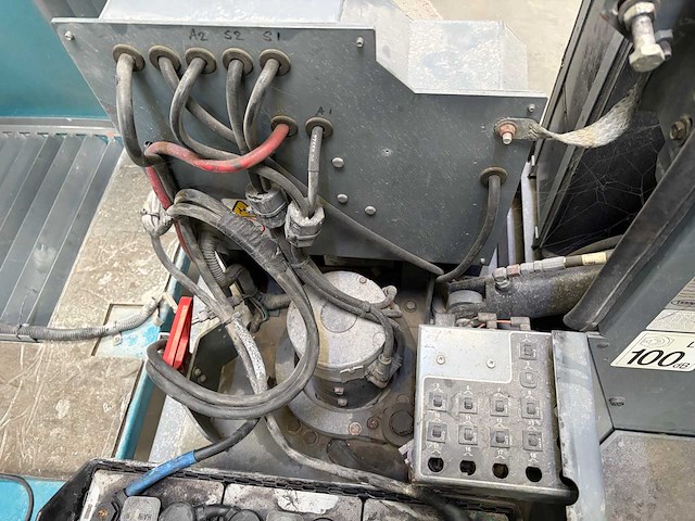 2011 tennant s20 industriële opzit-veeg-/zuigmachine - afbeelding 24 van  55