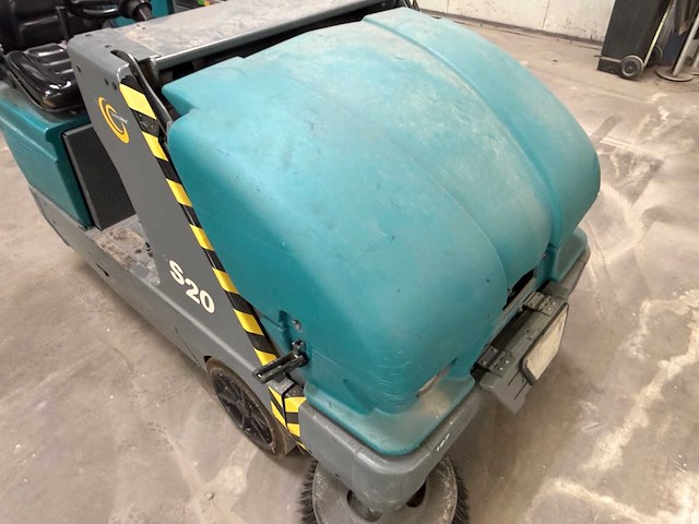 2011 tennant s20 industriële opzit-veeg-/zuigmachine - afbeelding 35 van  55