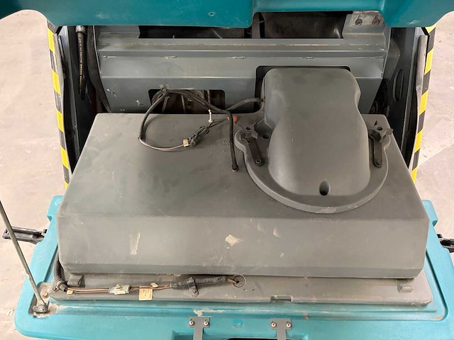 2011 tennant s20 industriële opzit-veeg-/zuigmachine - afbeelding 37 van  55
