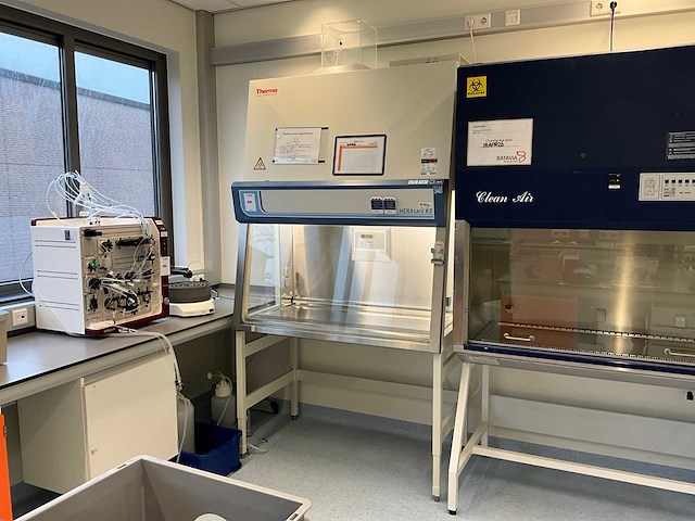2011 thermo scientific herasafe ks 12 microbiologische veiligheidskast en12469 - afbeelding 1 van  9
