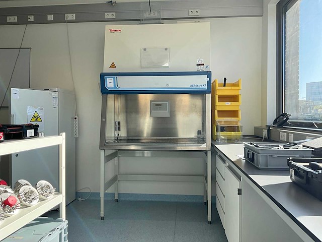 2011 thermo scientific herasafe ks 12 microbiologische veiligheidskast en12469 - afbeelding 1 van  8